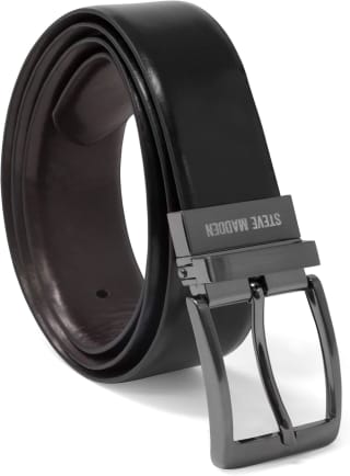 Steve Madden Cinturón de piel reversible para hombre por $285 en Amazon