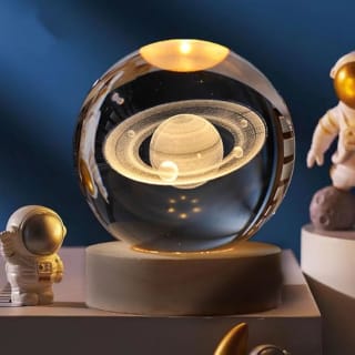 Bola de Cristal 3D de Saturno con Luz Nocturna por $89 | Oferta Amazon
