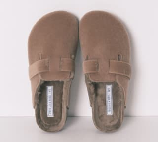 Women'Secret Zapatillas de casa tipo zueco por 11.69€.