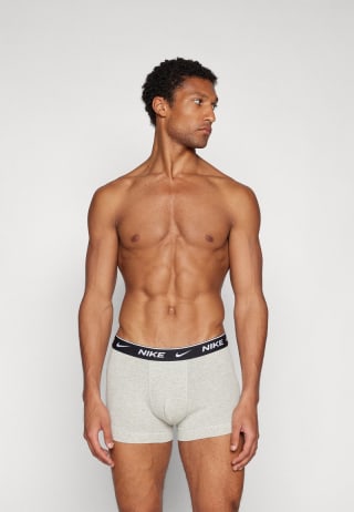 Pack 3 calzoncillos bóxer trunk Nike por 19,50€ en Privé by Zalando