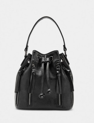 Bolso Bombonera con textura por 15.99€.
