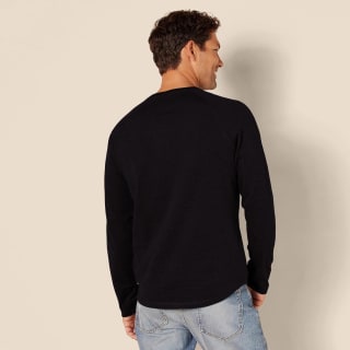 Playera Manga Larga Amazon Essentials Henley por $250 en Amazon