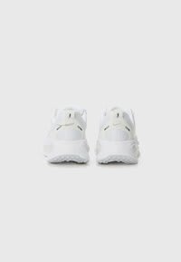 Nike Performance VOMERO 18 Zapatillas running asfalto por 67.96€ en Zalando