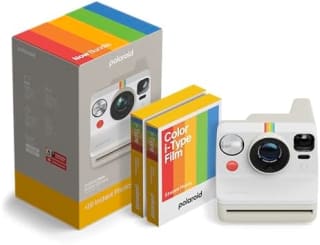 Polaroid Now 3ª generación + paquete de película (16 fotos) por $2,566 en Amazon