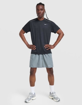 Sélection de t‑shirts Nike à 10€ chez JD Sports