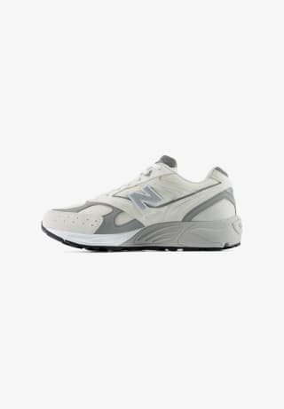 New Balance U880R sneakers voor €83,95 bij Zalando
