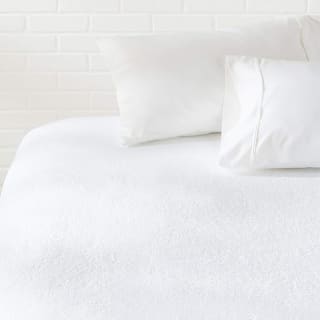 Cubre Colchón Amazon Basics Matrimonial Blanco por $370 | Amazon