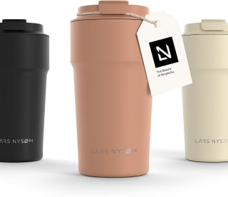 LARS NYSØM Taza Térmica 500 ml por 13,99€ en Amazon