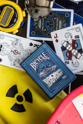 Bicycle Jeu de 54 cartes – Édition Retour vers Le Futur pour 8,93€ chez Amazon