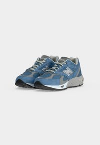 New Balance U880R unisex sneakers voor €83,95 bij Zalando
