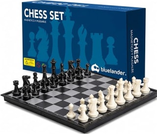 Bluelander Ajedrez Profesional magnético (25 cm) por $139 en Amazon