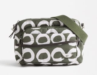 Bolso Bandolera estampado de nylon por 12.99€.