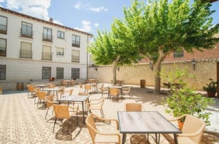 AZZ Peñafiel Las Claras Hotel & Spa: 1 noche con spa por 53€ en Buscounchollo