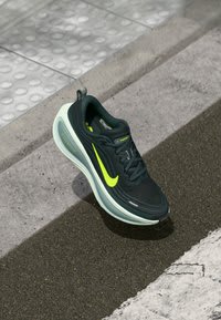 Nike Vomero Plus (tallas 38-49) por 89,95€ en Zalando
