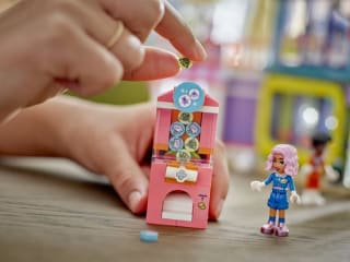 LEGO Friends Stripboeken- en Gamewinkel (42674) voor €49,99 bij Bol