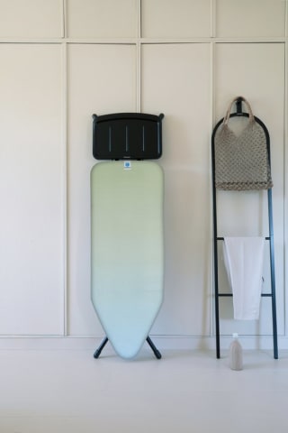 Brabantia Strijkplank C met stoomunithouder (124 x 45 cm) voor €79,99 bij Bol