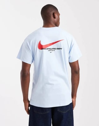 Camiseta Nike Line Art corte suelto azul claro por 8.40€