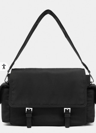 Parfois Bolso Bandolera de nylon con solapa por 9.99€.