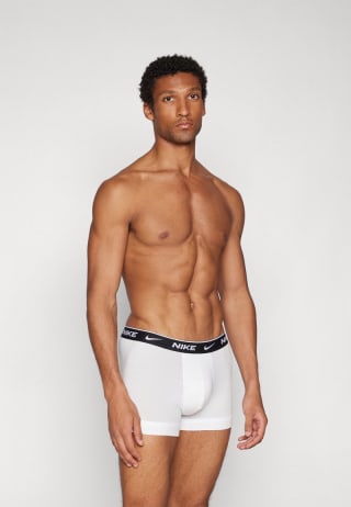 Pack 3 calzoncillos bóxer trunk Nike por 19,50€ en Privé by Zalando