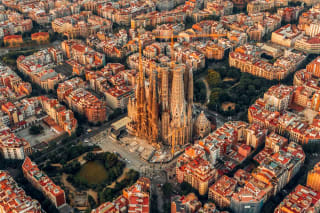 Vuelo redondo México a Barcelona desde $11,168 en American Airlines