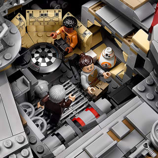 LEGO Millennium Falcon 75192 voor €609,99 bij Bol