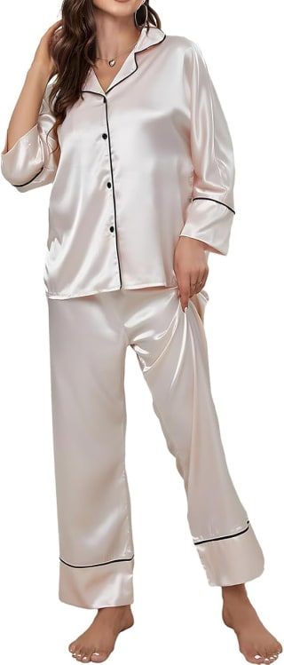 VIOPY Conjunto de pijama de satén (paquete de 2) por $109 en Amazon