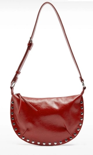 Bolso de hombro con tachuelas por 7.99€.