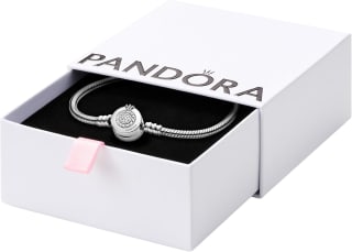 PANDORA Signature pulsera de cadena de serpiente Crown O (21 cm) por 29€ en Amazon