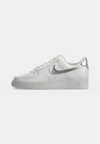 Nike Sportswear AIR FORCE STREET - Baskets basses pour 65,95€ chez Zalando