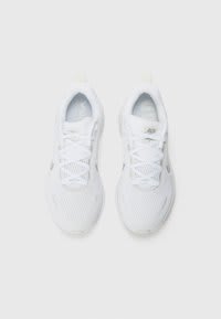 Nike Performance VOMERO 18 Zapatillas running asfalto por 67.96€ en Zalando