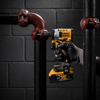 DeWalt DCK287E2-B3 combo Taladro y Atornillador 20V MAX XR por $5,699 en Costco