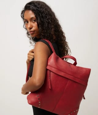 Mochila Antirrobo con detalles metálicos por 18€.
