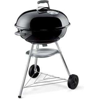 Weber Asador de Carbón Compact 18" por $1,400 en Amazon