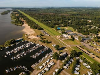 RCN Vakantiepark Zeewolde — chalet de Krooneend voor €265,02 bij BungalowSpecials