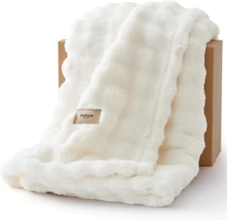 Bedsure Cosy Bubble Fleece Blanket 130x170cm £7.49 Amazon Deal