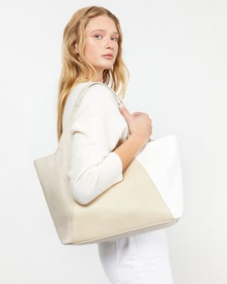 Bolso de hombro tricolor con asa bandolera extraíble color camel por 12€