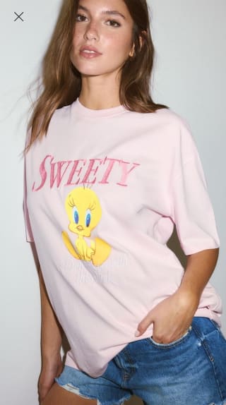 Camiseta manga corta cuello redondo por 5.99€.