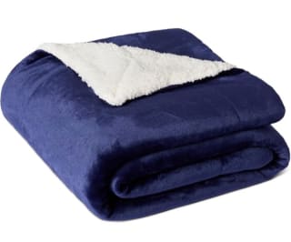 Amazon Basics Manta 127×152cm por 7.27€.
