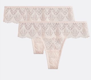 Lot de 2 tangas tout dentelle, Lison à 9,99€