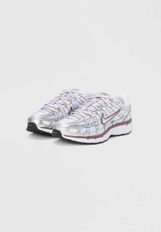 Baskets Nike P-6000 blanches pour 49,99€ chez Privé by Zalando