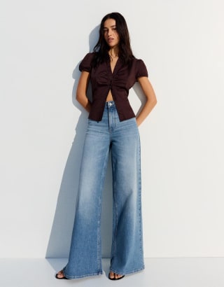 Jeans wide leg tiro alto por 14,99€ en Bershka