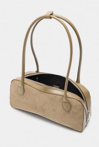 Bolso de hombro con detalles de piel por 12.99€.