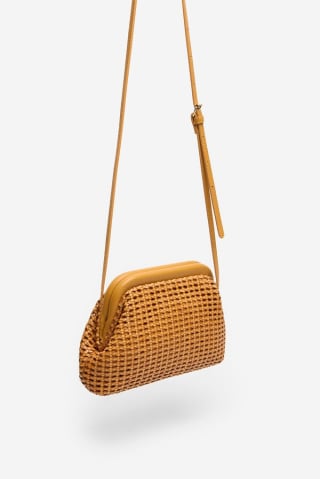Bolso bandolera trenzado por 19.99€