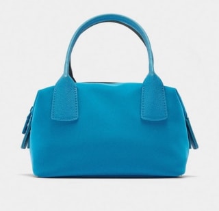 Bolso Tote textura suave por 12.99€.