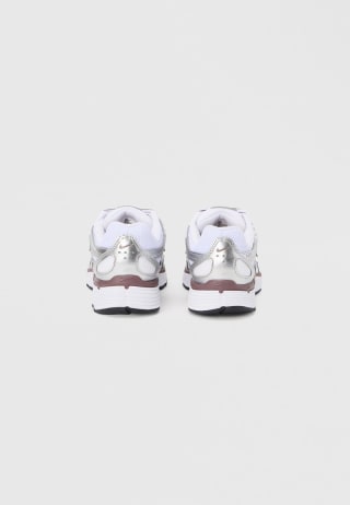 Baskets Nike P-6000 blanches pour 49,99€ chez Privé by Zalando
