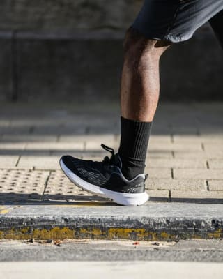 Hardloopschoenen voor heren Jogflow 100.1 zwart/grijs voor €14,99 bij Decathlon