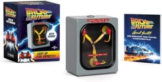 Back to the Future: Light-Up Flux Capacitor: With Sound! por $358 en Amazon