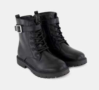 Kids Bota tipo combat con detalle hebilla de niña por 8,99€ en dos colores
