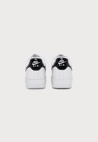 Nike Sportswear AIR FORCE STREET - Baskets basses pour 71,95€ à Zalando