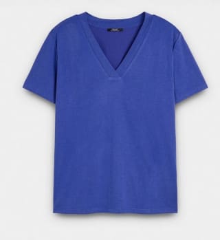 Camiseta básica cuello pico por 7.99€.